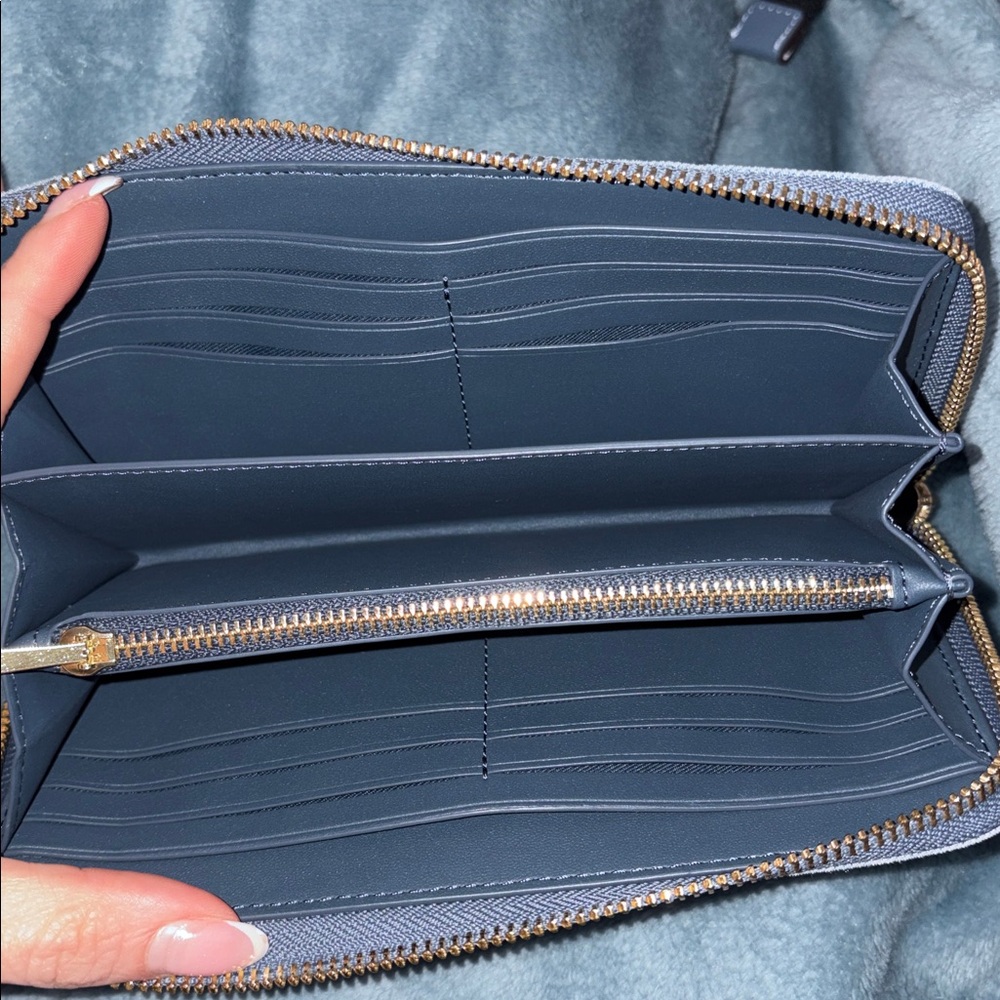 Coach in loved denim, small back pack with wallet. - Picture 10 of 10